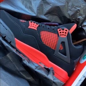 Jordan 4 Retro “Thunder”